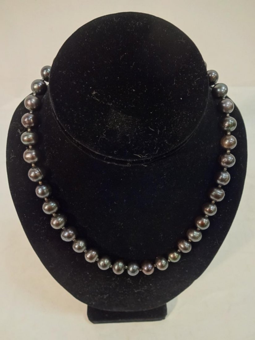 A Strand of Tahitian Pearls w/Excellent Luster: A strand of Tahitian pearls with silver tone clasp. Excellent luster, 17 3/4" L. Very good condition.