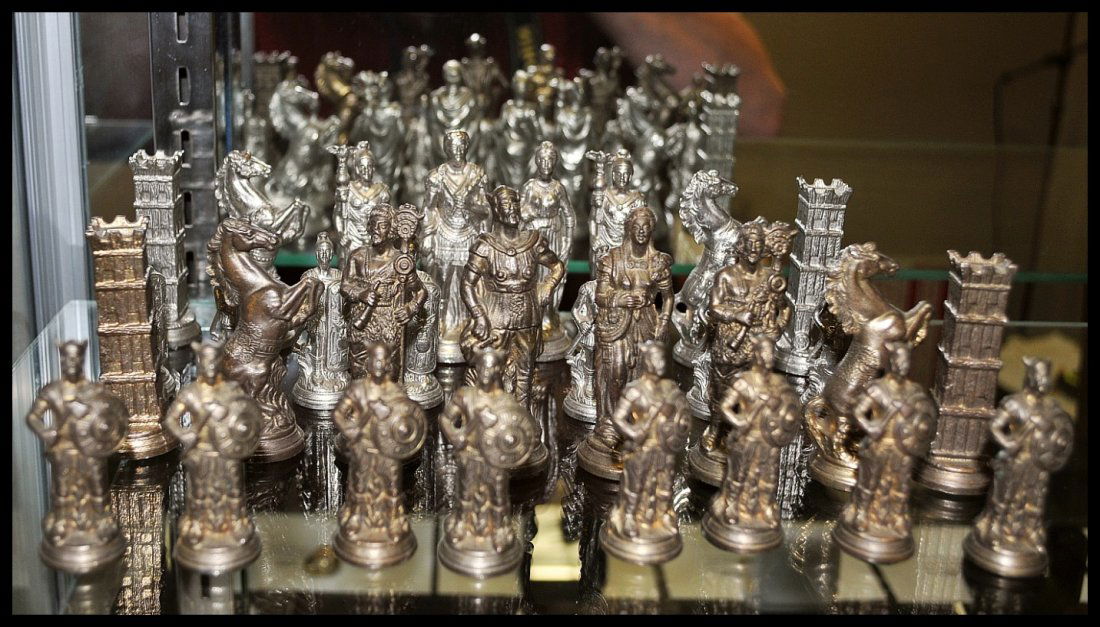 Vintage Set of Roman Warrior Chess Men: Complete vintage set of Roman warrior chess men with gold and silver toned finish on base metal. Measurements vary: 1"-3" high. Very good vintage condition.