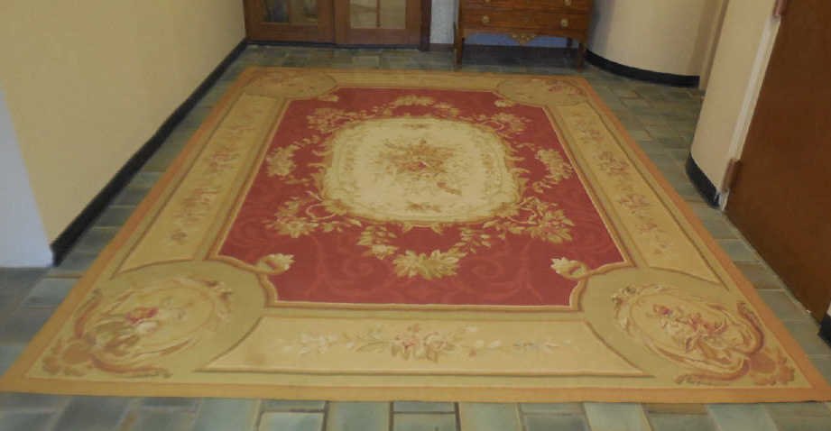 Red & Gold Floral Aubusson Rug 9' x 12': Red and gold floral and leaves Aubusson rug. 9' x 12'. In very good condition.