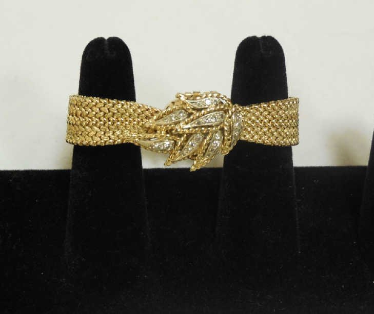 Vintage Altair 14kt Gold & Diamond Ladies Watch: Vintage Altair 14kt yellow gold and diamond ladies watch. Face reads "Altair 17 Jewels Incabloc Swiss" back and clasp marked 14kt. Diamond and gold leaf motif lifts to show watch face. Measures just o