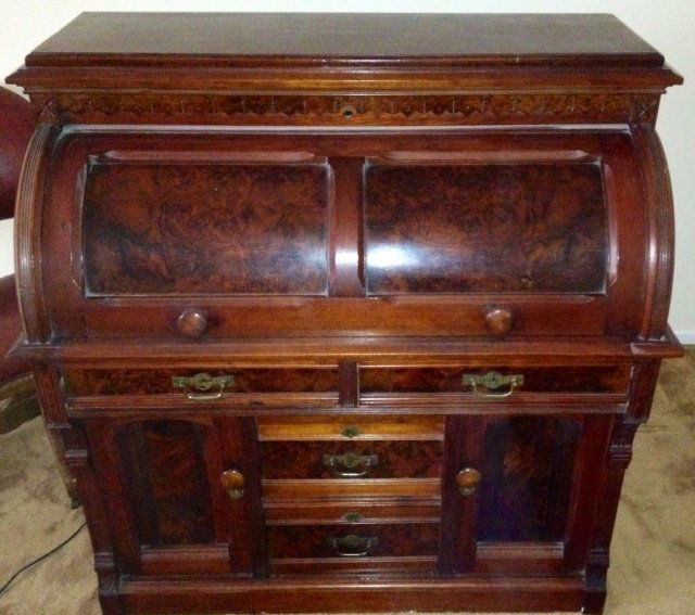 Antique Victorian Aesthetic Movement Roll Top Desk: Antique American Victorian Aesthetic Movement roll top desk. Having burled wood details, slat for papers at interior, writing surface, drawers and doors.