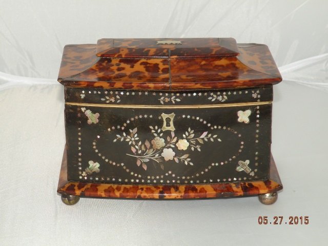 Antique English Victorian Tortoise Shell Tea Caddy: Antique English Victorian faux tortoise shell tea caddy with two sterling silver plaques, inlaid mother of pearl flower scene at the front. Resting on four bun feet. Original lining in interior. Measu