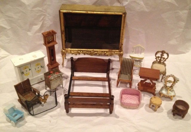 Antique & Vintage Dollhouse Miniature Furniture (1 of 4)