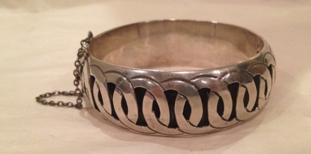 Vintage Taxco Mexico Sterling Silver Cuff Bracelet: Vintage Taxco Mexico Sterling Silver Cuff Bracelet. Marked. Interlocking circle motif around bracelet. Original chain. Interior opening measures just under 2.5 inches.