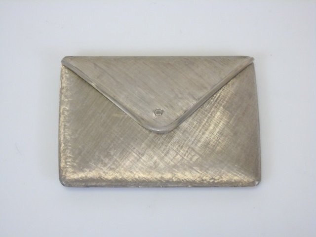 Estate Tiffany & Co. Silver Envelope Compact: Estate Tiffany & Co. Silver Envelope Compact. Having a brushed satin finish exterior. Mirrored panel on interior. Hallmarked for sterling, Italy and Tiffany & Co. Dust cover included. Measures 3.25 by