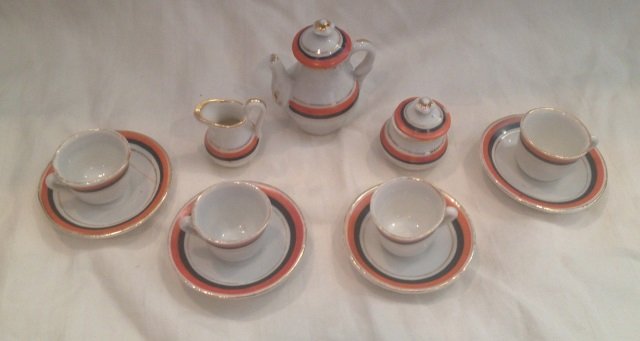 Antique German / French Dollhouse / Doll Tea Set: Antique German / French Dollhouse / Doll Porcelain Tea Set. Cups, saucers, tea pot, sugar, creamer. Tea pot measures 1.75 inches.