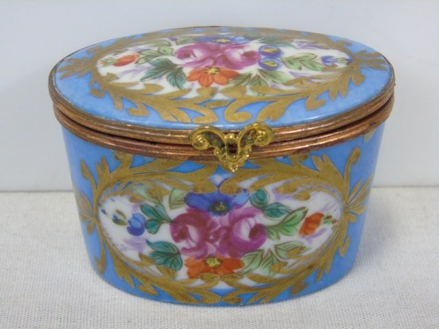 Antique Haviland Limoges France Hinged Box: Antique Haviland Limoges France hinged box. Painted floral image on porcelain. 2 3/4" W x 2" D x 1 3/4" H. Good antique condition.