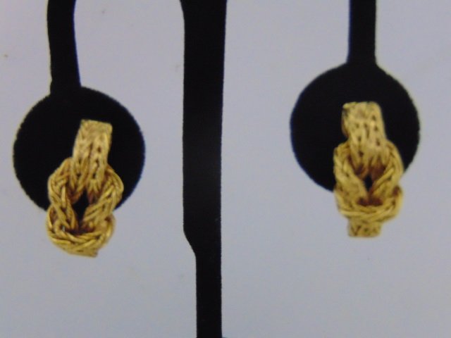 Mario Buccellati 18kt Yellow Gold Earrings: Mario Buccellati 18kt Yellow Gold Earrings. Each signed BUCCELLATI 18kt ITALY. Total weight approximately 20 grams. Matching necklace also in auction.