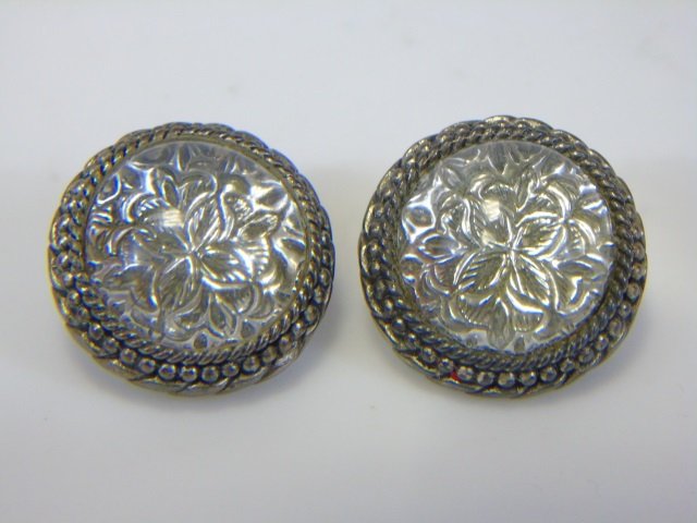 Vintage Stephen Dweck Sterling Silver Earrings: Vintage Stephen Dweck sterling silver and glass clip on earrings. 1" diameter. Total weight: 1.29 ounces but includes glass face Very good vintage condition.
