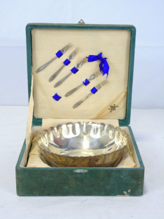 Vintage Takashimaya Silverplate Bowl w/ 5 Forks (1 of 10)