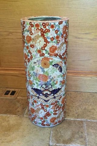 Chinese Porcelain Hand Painted Umbrella Stand: Chinese Porcelain Hand Painted Umbrella Stand. Measures 25 inches in height,10 inches in diameter.