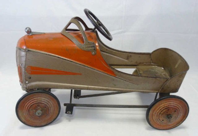 1939-1940 New York World's Fair Metal Toy Car (1 of 4)