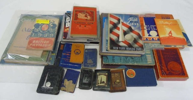 Lot of NY 1939 World's Fair Souvenir Guide Books (1 of 4)