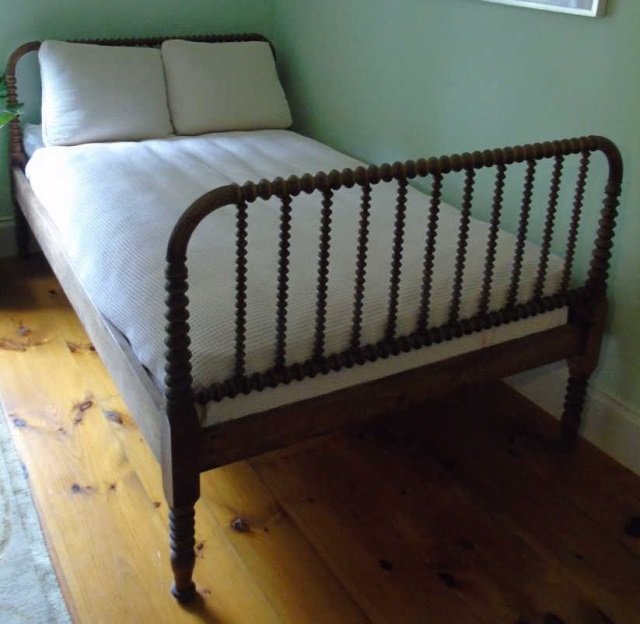 Antique 19th C. American Spindle Day Bed (1 of 5)