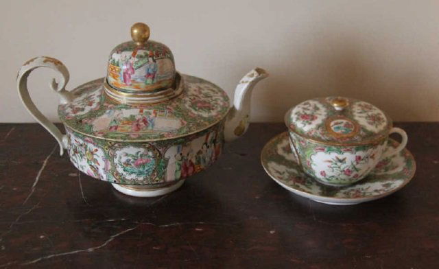 Antique Chinese Rose Medallion Teapot Cup & Saucer (1 of 10)