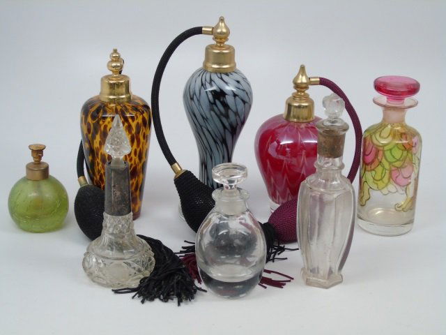 Lot of 8 Vintage Art Glass Perfume Bottles (1 of 7)