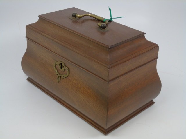 Georgian Style Mahogany Tea Caddy (1 of 6)