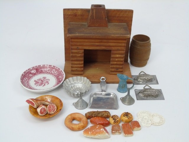 Antique Vintage Dollhouse Miniature Kitchen Items (1 of 6)