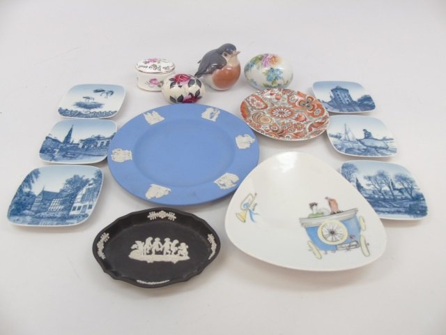 Collection Porcelain & Jasperware Table Articles (1 of 6)