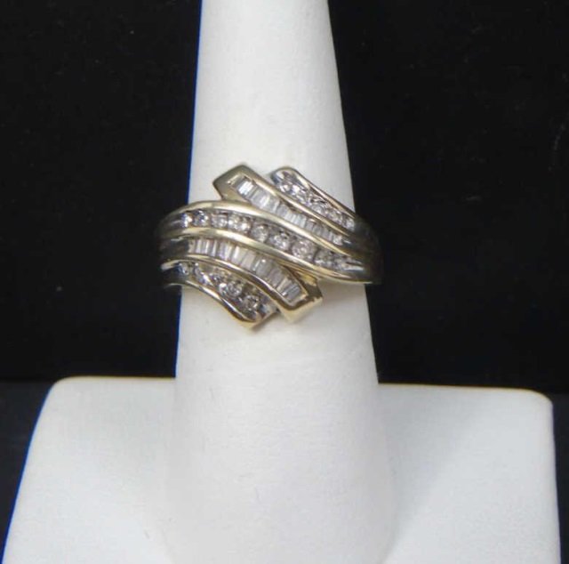 Vintage 14kt Yellow Gold & Diamond Ladies Ring (1 of 6)