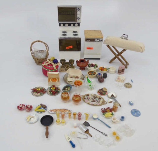 Dollhouse - Handmade & Commercial Kitchen Items (1 of 8)