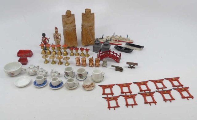 Collection Vintage Antique Dollhouse Miniatures (1 of 7)