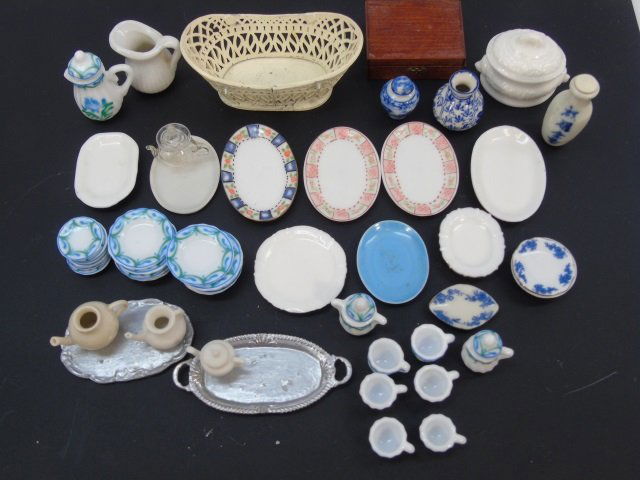 Vintage & Antique Dollhouse Miniature Items (1 of 5)