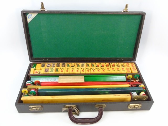 Vintage Mahjong Set in Handled Carrying Case (1 of 10)