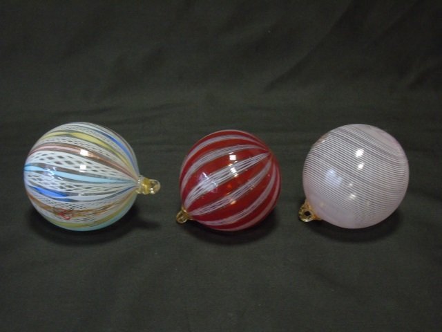 Lot of 3 Murano Blown Glass Christmas Ornaments: Lot of three blown glass Christmas ornaments. Vetro Artistico glass artisans, Murano, Italy. Pink, red and multi color balls. 2 3/4" x 3".