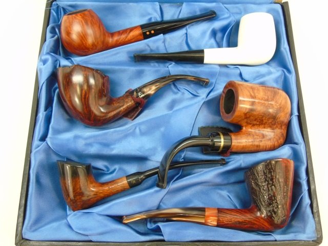Six Vintage Burled Wood Design Pipes in Box: Six Vintage Burled Wood Design Pipes in Box. Box marked Dia Lite. Pipes marked Alpha and Aldo. Each 6 to 7 inches.