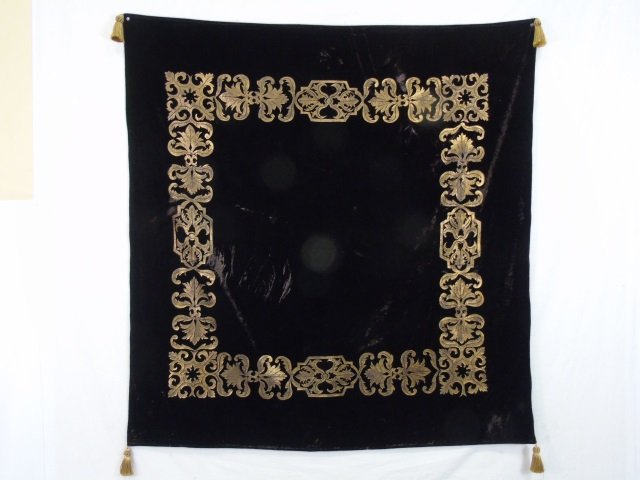 Contemporary Monticello Inc Velvet Throw Blanket: Contemporary Monticello Inc Velvet Throw Blanket. Matching pillows in accompanying lot. Green velet with gold embossed detail and tassels.