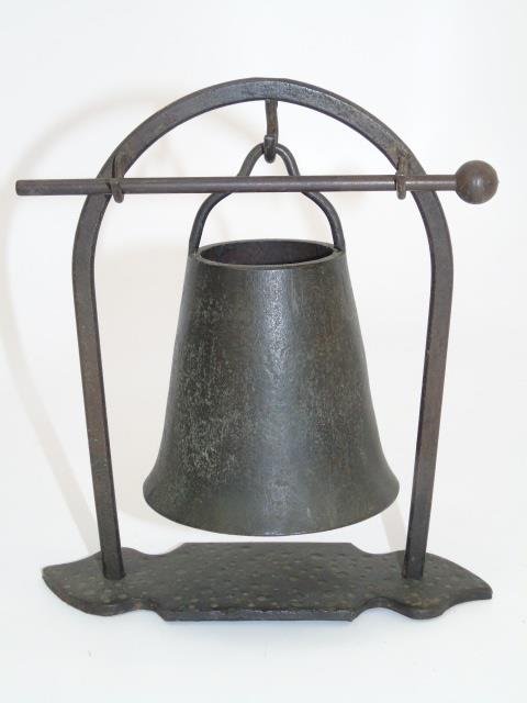 Vintage Iron Table Top Dinner Gong (1 of 2)