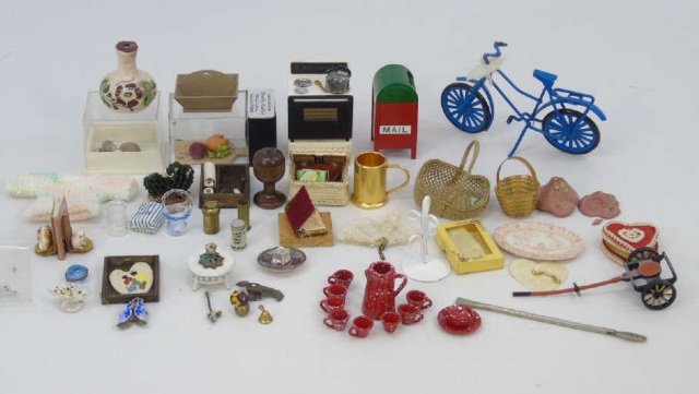 Collection of Dollhouse Miniature Accessories (1 of 8)