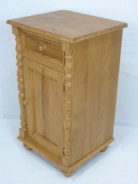 American Country Carved Pine Night Stand End Table (1 of 3)