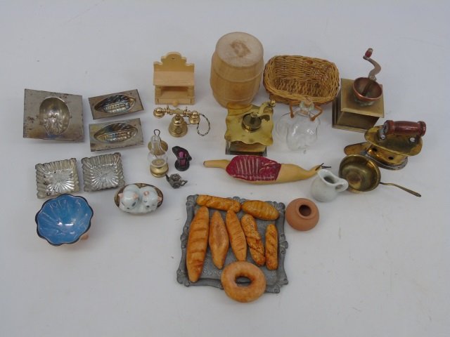 Collection Antique & Vintage Dollhouse Kitchen (1 of 6)