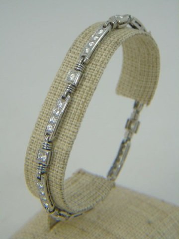 Estate 18kt Gold & 4 Carat Diamond Tennis Bracelet (1 of 9)
