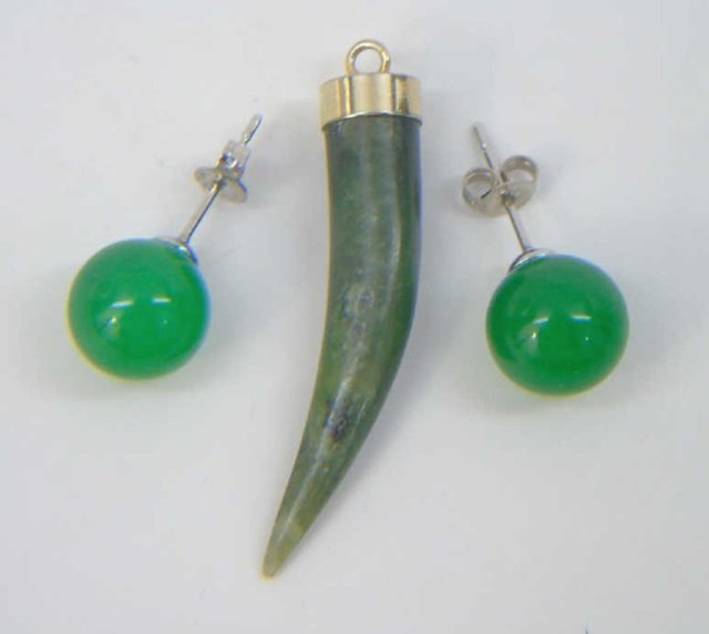 Vintage Chinese Gold Jade Pendant & Earrings (1 of 3)