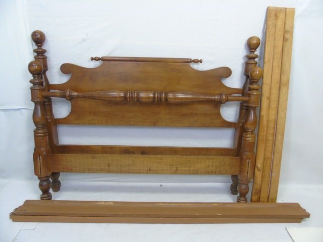 Vintage Maple Tone American Full Size Bed Frame: Vintage Maple Tone American Full Size Bed Frame.