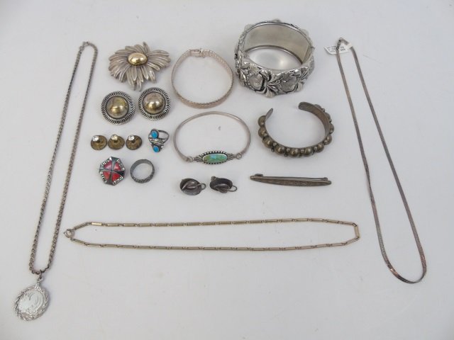 Assorted Vintage Sterling Silver Jewelry Items (1 of 7)