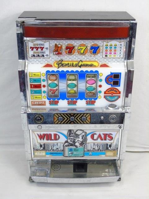 Vintage 20th C Quarter Slot Machine (1 of 6)