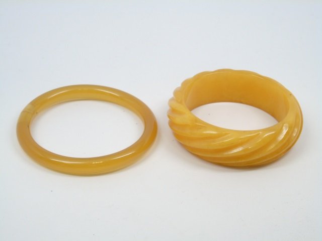 2 Vintage Amber Bangle Bracelets (1 of 4)