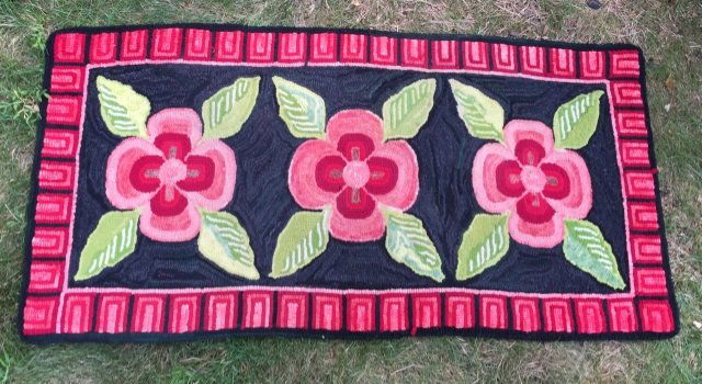 Antique American Hand Made Hooked Rug w Flowers (1 of 5)