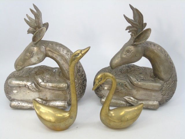 2 Silver Tone Resting Deer & Pair Brass Swans. (1 of 5)