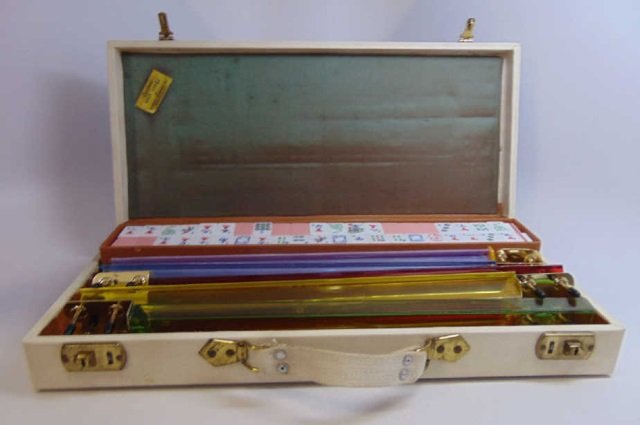 Vintage Mahjong Game Set in Fitted Carrying Case (1 of 5)