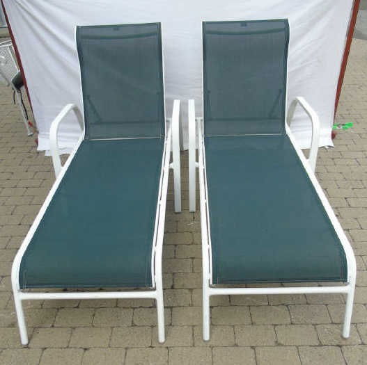 Pair Contemporary Pool Side / Patio Lounge Chairs (1 of 4)