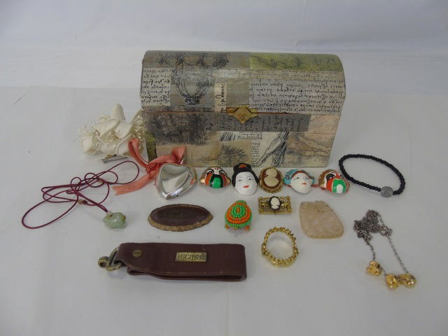 Box Lot Assorted Costume Jewelry & Treasure Chest (1 of 9)