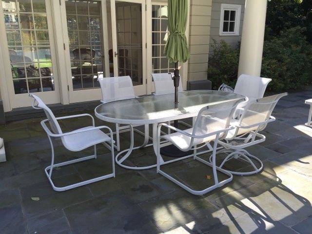 Patio / Deck Dining Table & Six Chairs w Umbrella (1 of 4)