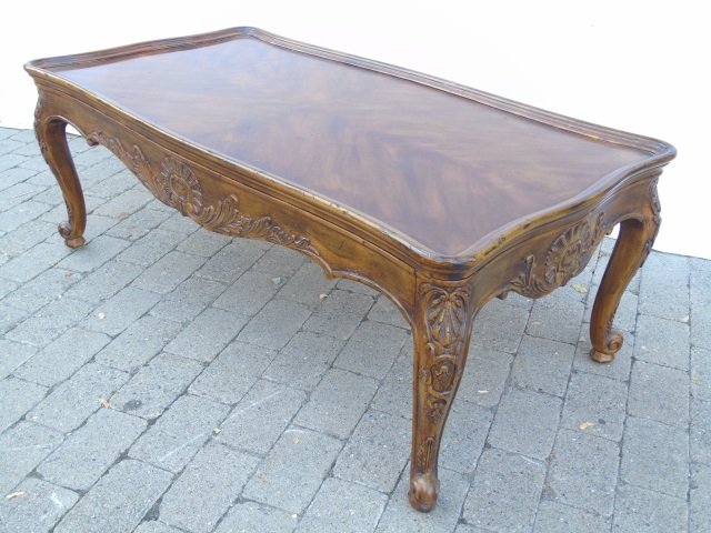 Henredon French Country Provencal Coffee Table: Henredon French Country Provencal Coffee Table. Carved Rocaille shell details. Measures 17" x 42" 24"