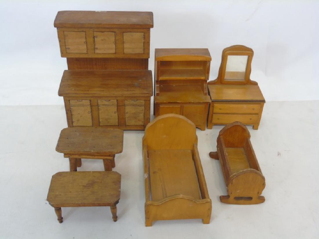 Antique / Vintage Dollhouse Wooden Furniture: Antique / Vintage Doll House Wooden Furniture. Handmade and commercial. Early to mid 20th century. Largest piece 8.5 inches in height.