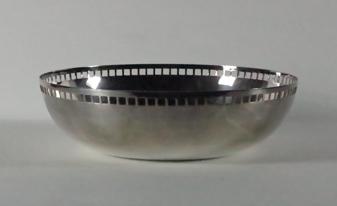 Fruit Bowl Swid-Powell: Swid-Powell/ FA, designed by Richard Meier, circular with pierced rim x10x